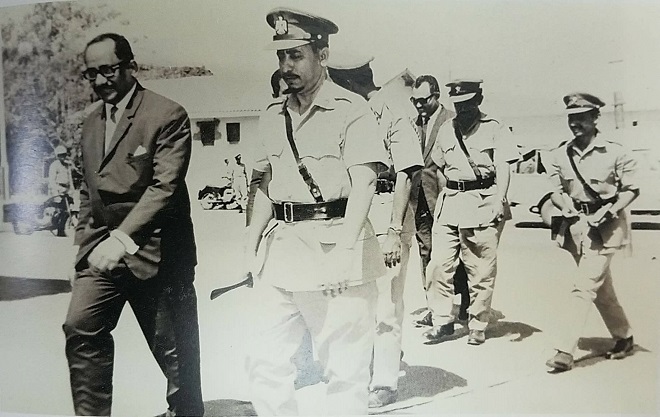الرئيس قحطان الشعبي مع العقيد حسين عثمان عشال قائد الجيش